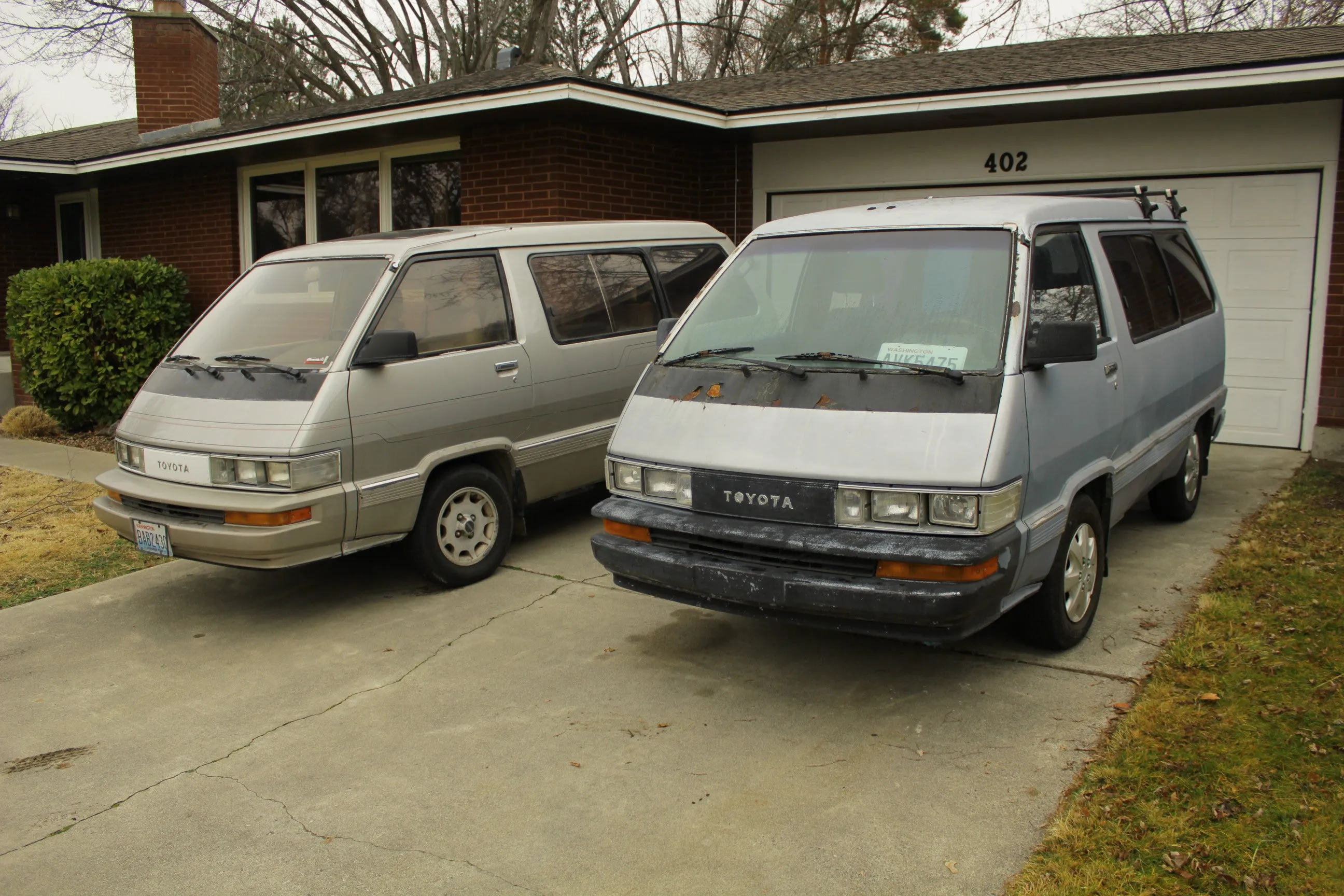 1989 Toyota Van Wagon - Vintage Camper Space Cruiser - Original Dual Sunroofs