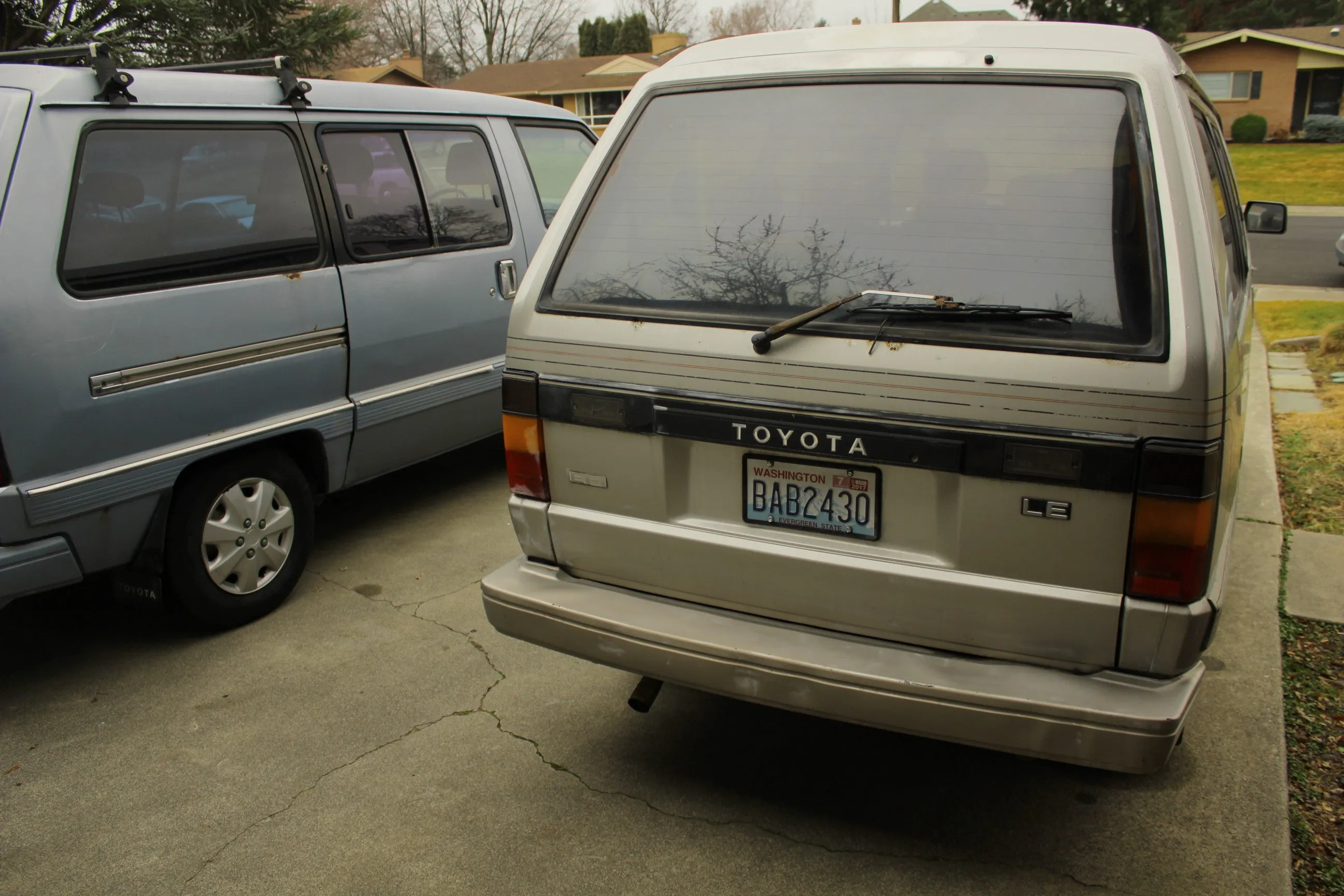 1989 Toyota Van Wagon - Vintage Camper Space Cruiser - Original Dual Sunroofs